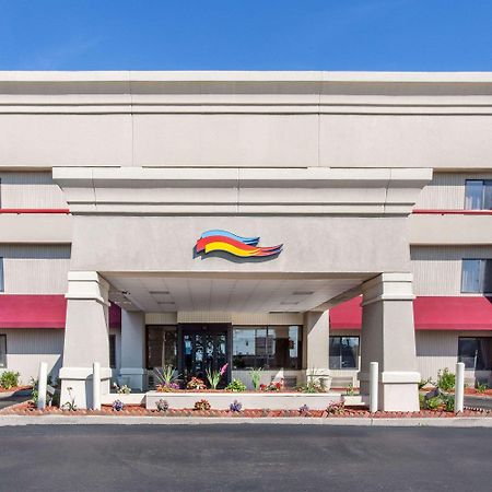 Baymont By Wyndham Detroit/Roseville Esterno foto