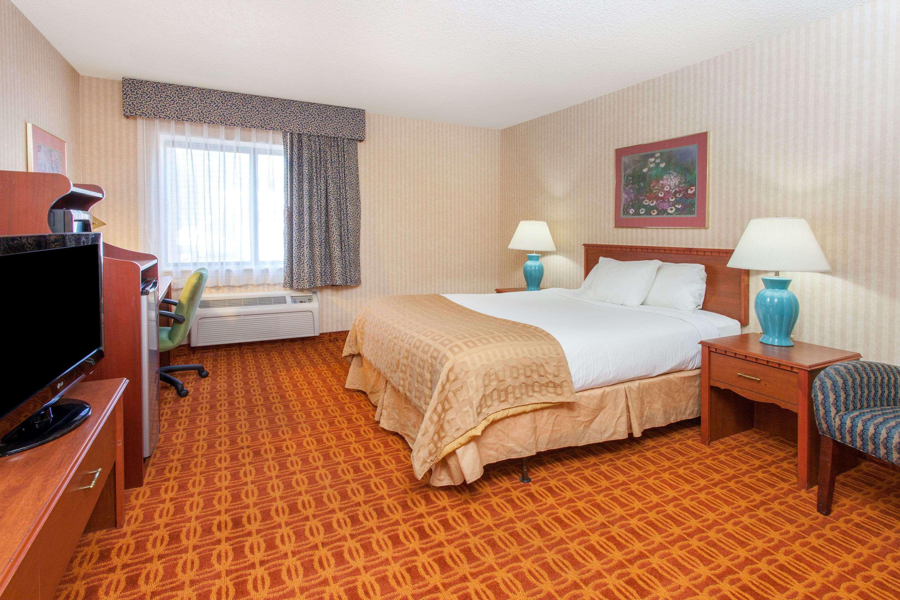 Baymont By Wyndham Detroit/Roseville Esterno foto