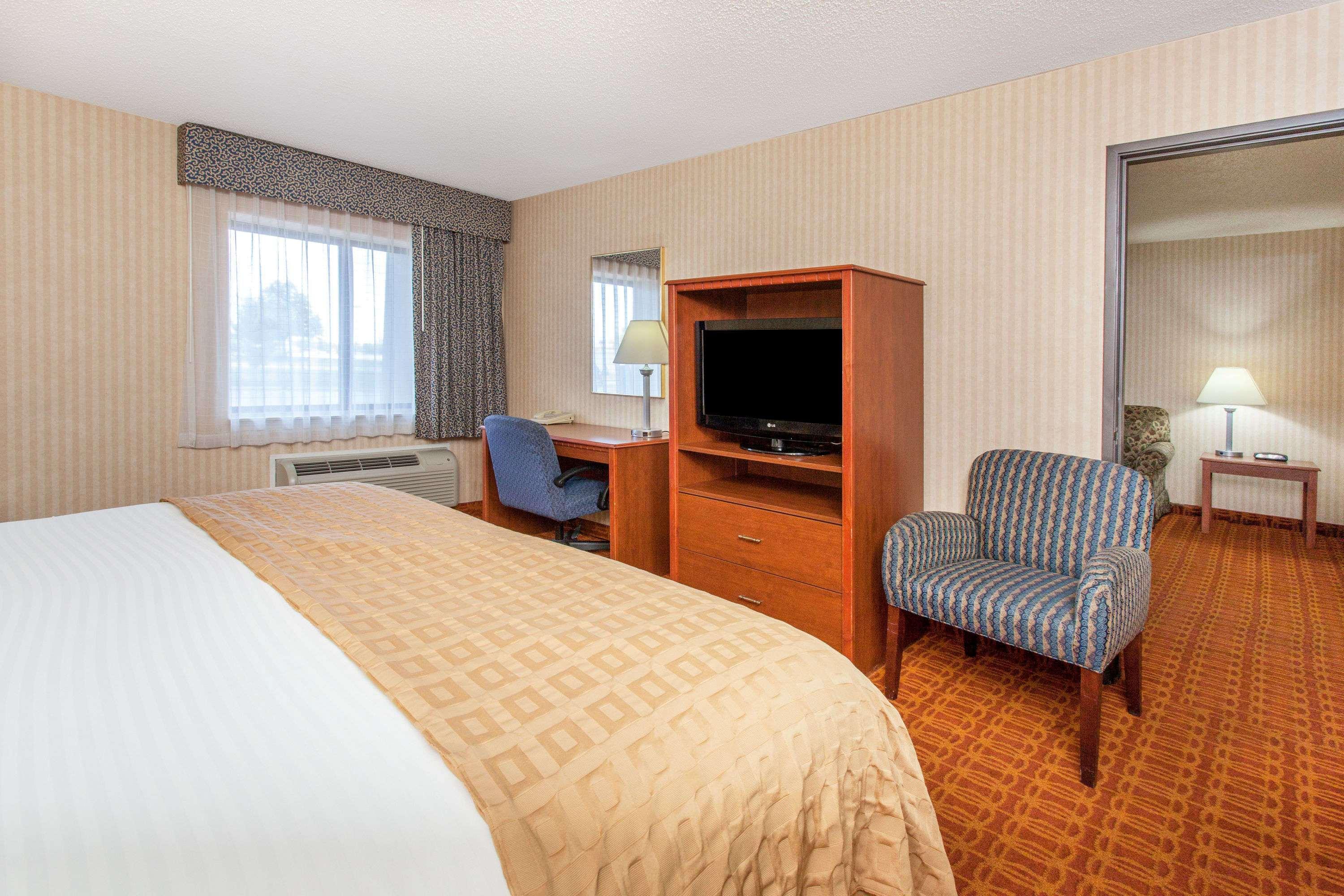 Baymont By Wyndham Detroit/Roseville Esterno foto