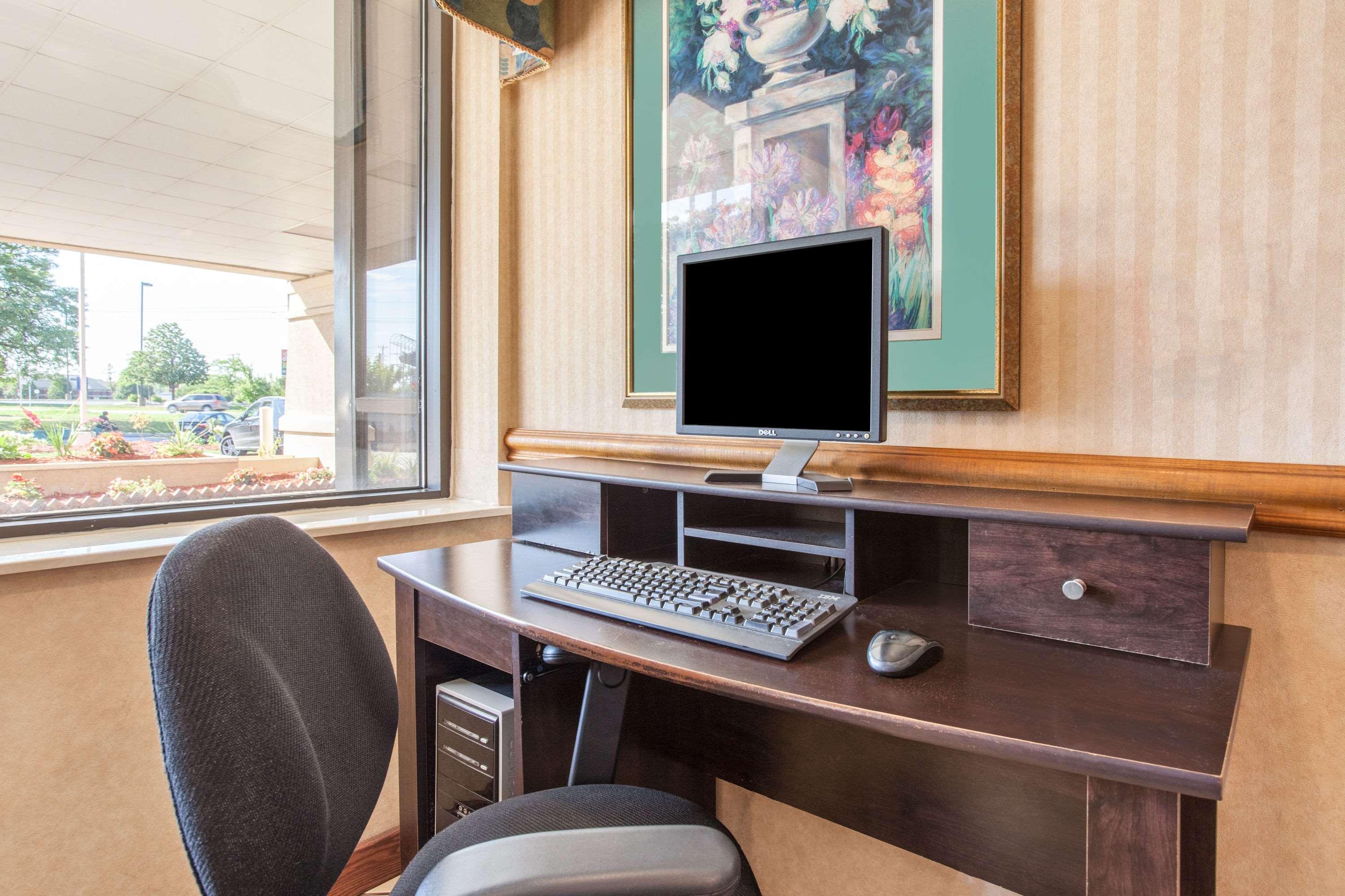 Baymont By Wyndham Detroit/Roseville Esterno foto