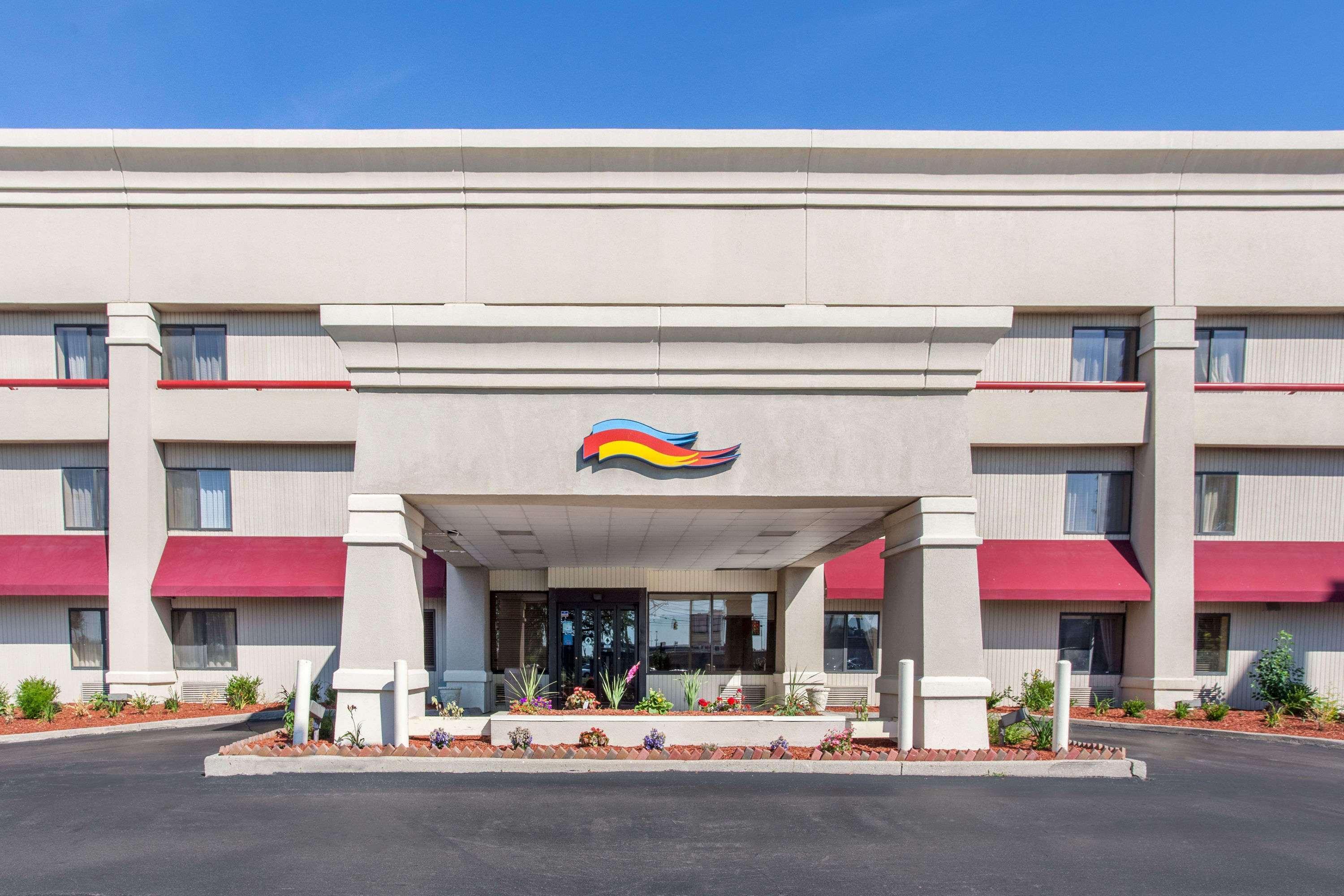 Baymont By Wyndham Detroit/Roseville Esterno foto