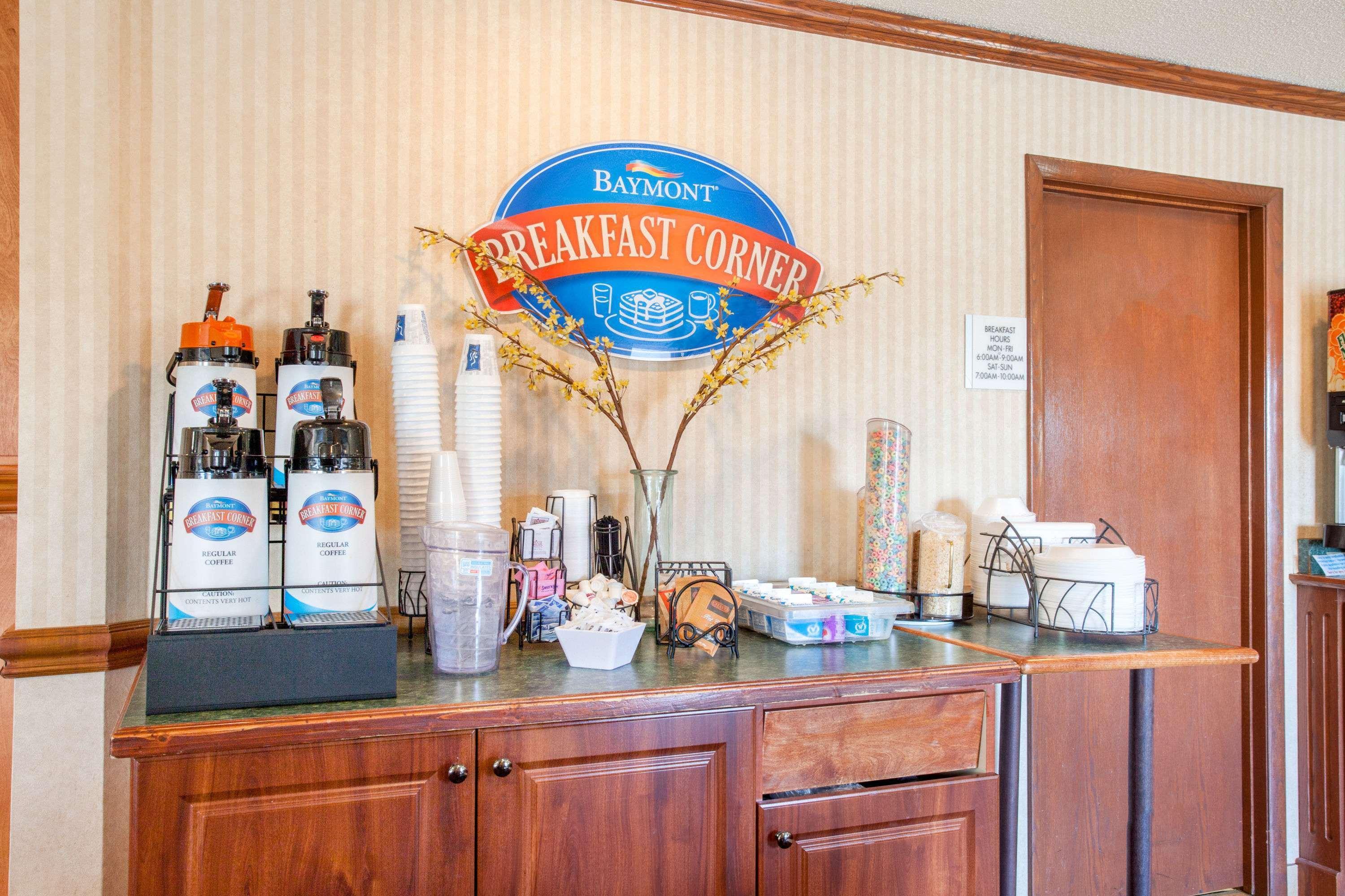 Baymont By Wyndham Detroit/Roseville Esterno foto